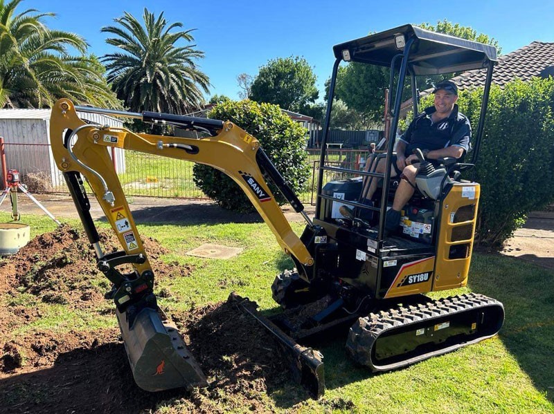 mini excavator hire cootamundra